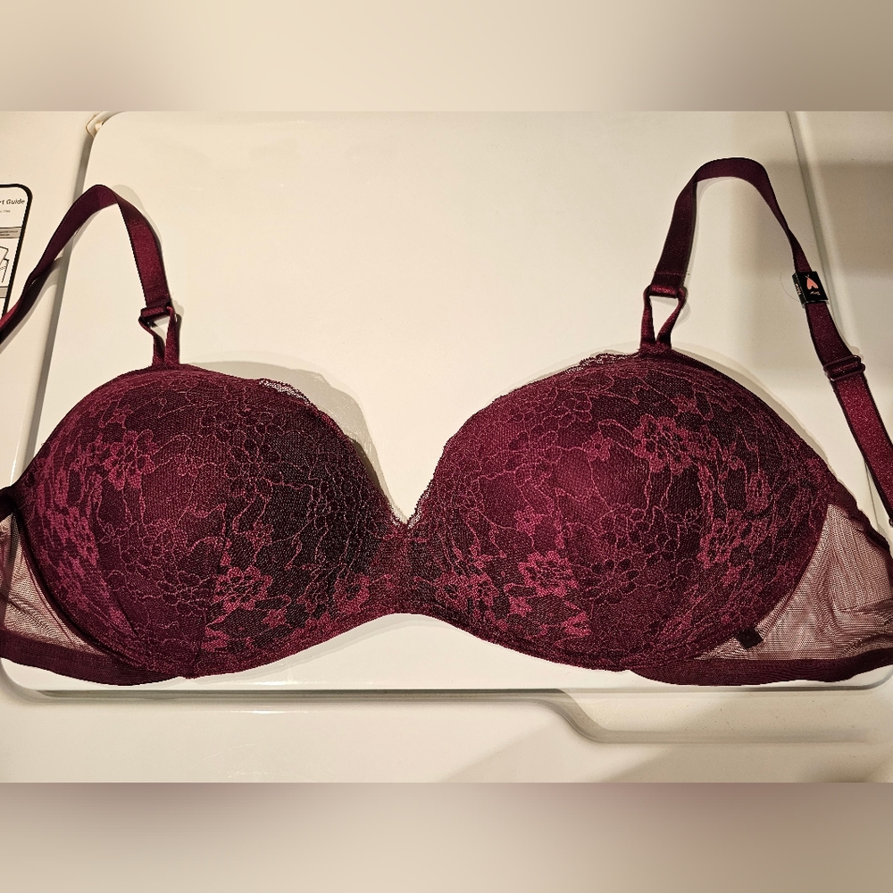 Victoria's Secret women's bra, 38DDD, maroon